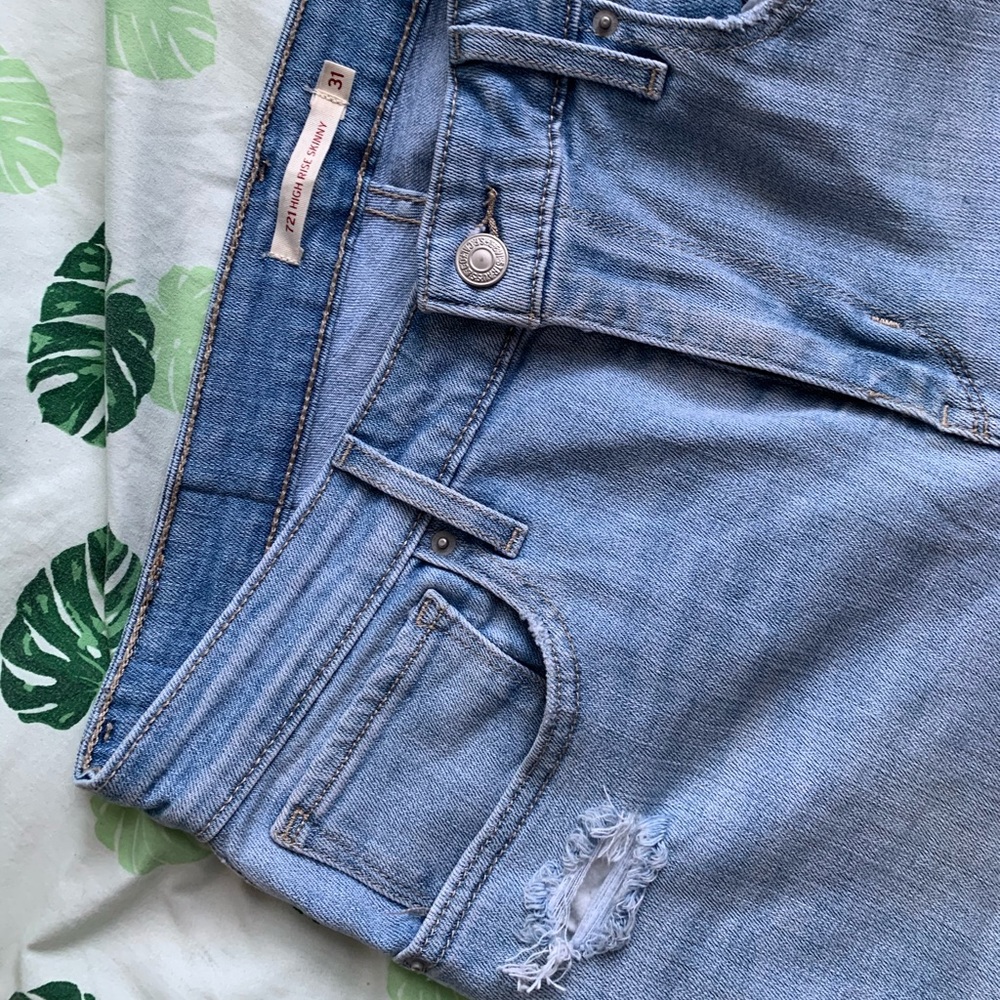 ❤️LEVIS HIGH RISE JEANS‼️‼️ - Picture 2 of 4